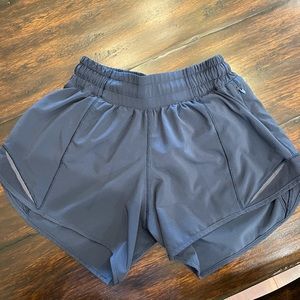 Lululemon Hotty Hot 2 tall (4”), size 0, navy
